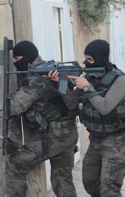 İstanbul'da terör operasyonu! Çatışma çıktı