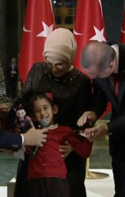 Minik Belinay söyledi Erdoğan eşlik etti