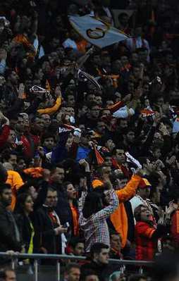 G.Saraylı futbolculara şok tepki