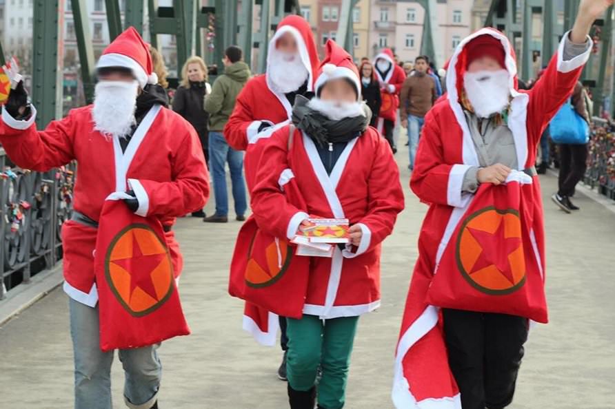 Noel baba kılığında PKK propagandası-1