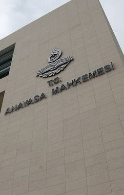 AYM'den İnternet Yasası'na kısmi iptal