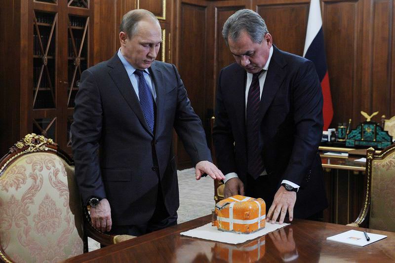 Putin düşürülen uçağın kara kutusunu inceledi