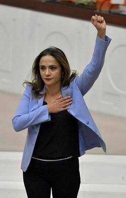 İlgezdi babasını CHP delegesi yaptırdı