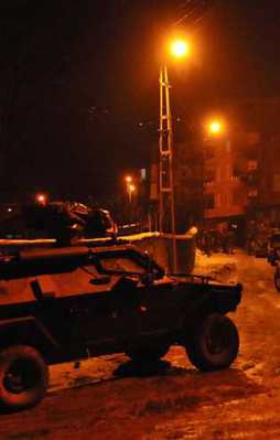 Hakkari'de 20 zırhlı araçla operasyon