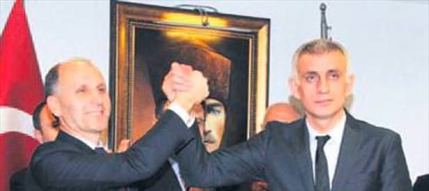 Muharrem Usta ve yönetim mazbatalarını aldı