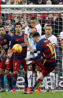 Messi'den efsane frikik