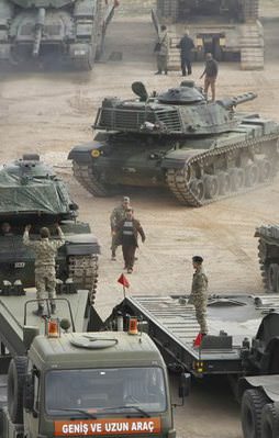 Türk askeri Başika kampından ayrıldı