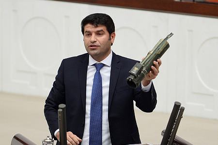 HDP'li vekil Meclis'i cephaneliğe çevirdi-1