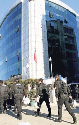 Paralel kara kutu 'Kaynak'tan çıktı