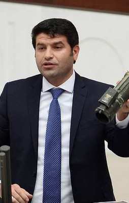 HDP'li vekil Meclis'i cephaneliğe çevirdi