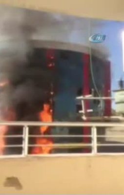 Teröristler yine okul yaktı!