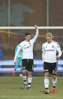 Kartal 90'da güldü