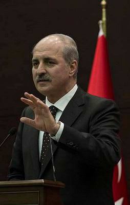 "Bir elde barış bir elde bomba olmaz"