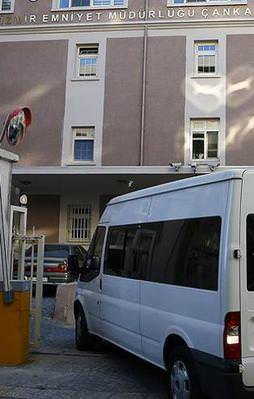 İzmir'de FETÖ/PDY operasyonu