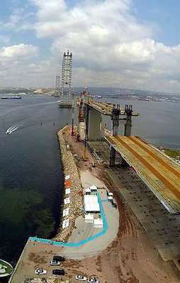 Körfez'in karadaki son tabliyesi yerleştirildi