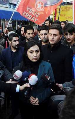 Yüksekdağ o teröristlerin cenazesine katıldı