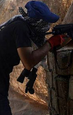 Teröristler 3 aylık bebek ile dedesini öldürdü