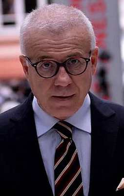 Hürriyet kendi yazarını sansürledi