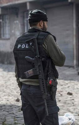 Operasyonlara katılan polislere 24 maaş