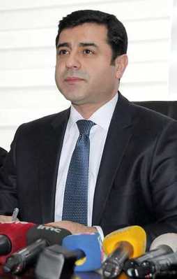 Demirtaş: Davutoğlu bizimle de görüşsün