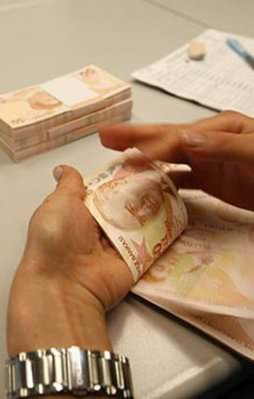 Bankalarda 6 sıfırlı banknot kuyruğu
