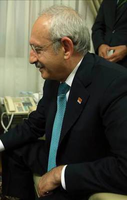 Kılıçdaroğlu da AA'nın oylamasına katıldı