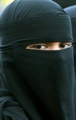 Müslüman kadınlar eğlence parkına alınmadı