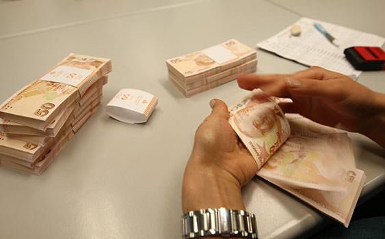 Bankalarda 6 sıfırlı banknot kuyruğu