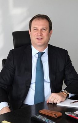Sözcü kıvırmaya başladı
