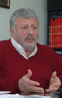 Metin Akpınar: Özyönetim tartışılabilmeli