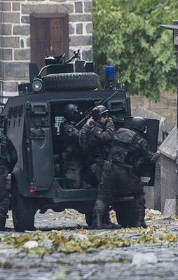 Diyarbakır'dan kahreden haber! 1 polis şehit oldu