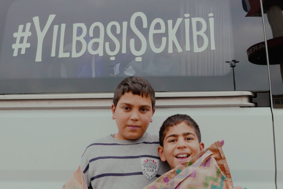 Sokak çocuklarını yılbaşında unutmadılar-6