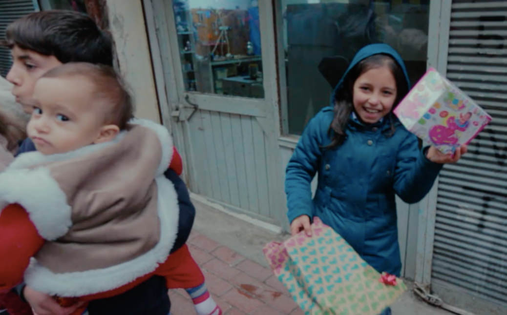 Sokak çocuklarını yılbaşında unutmadılar-5