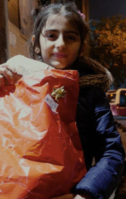 Sokak çocuklarını yılbaşında unutmadılar