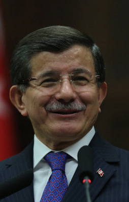 Davutoğlu'ndan önemli açıklamalar