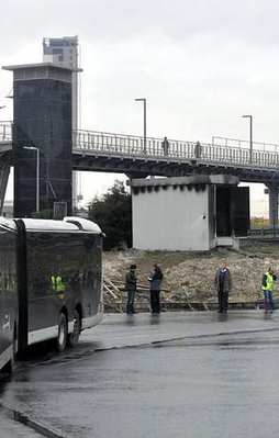 Metrobüs durağında patlama