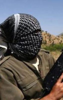 Teröristler öğretmeni başından vurdu