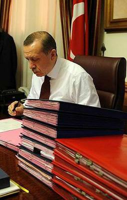 Müezzinoğlu: FETÖ Erdoğan'ı zehirlemeye çalıştı