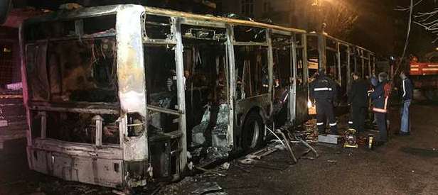Sokak teröristleri belediye otobüsünü yaktı
