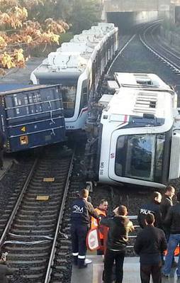 İzmir'de metro kazası