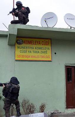 Kültür sanat derneğinden cephanelik çıktı