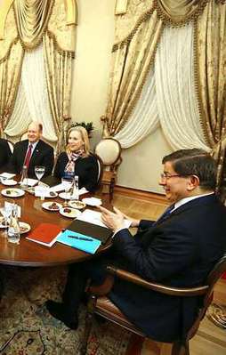 Davutoğlu, ABD Senato heyetini kabul etti