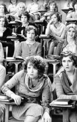 Bu kadınlar sizce şaşkınlıkla nereye bakıyor?