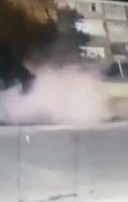 Polise atacağı bomba elinde patladı