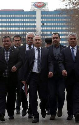 CHP'liler TRT binasını bastı!
