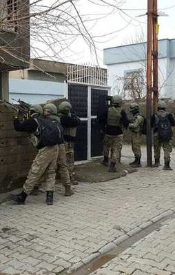 Teröristlerce kullanılan evlere operasyon
