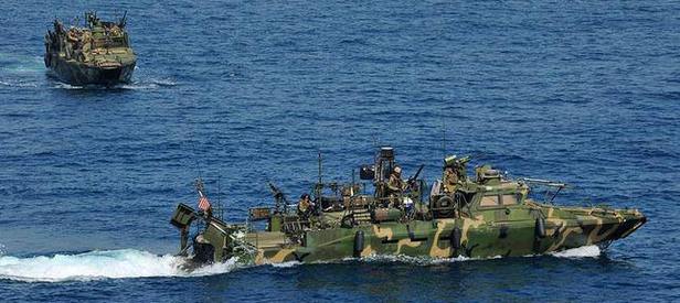 İran ABD botlarını rehin aldı