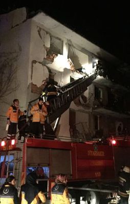 Diyarbakır'da polise bombalı saldırı