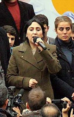 Figen'e miting şoku