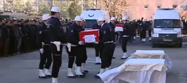 Şehit polis memuru ve kızı için tören